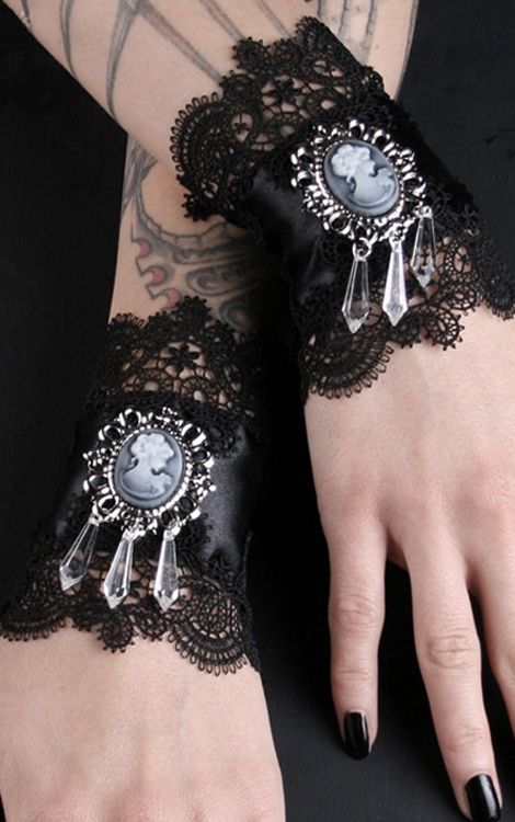 Cameo Wrist Cuffs Jewelry Victorian, Victorian Goth, Steampunk Accessories, Gothic Victorian, Hand Accessories, Lace Cuffs, Goth Jewelry, Gothic Steampunk, Lace Gloves