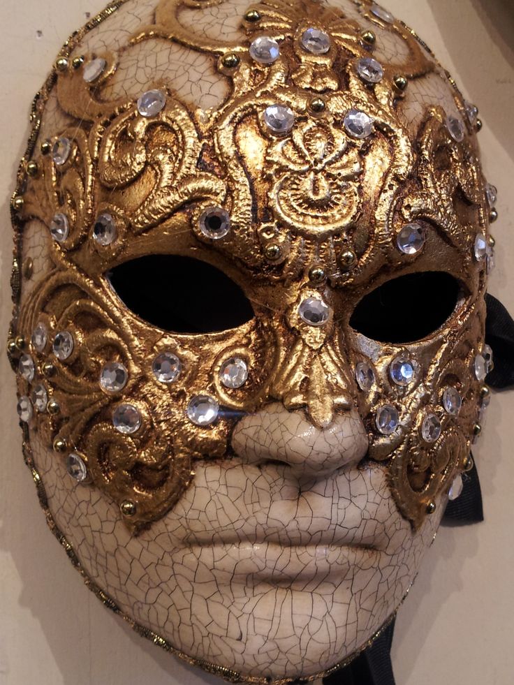 Eyes Wide Shut mask made popular by Tom Cruise Eyes Wide Shut Mask, Masquerade Mask Ideas, Clay Mask Art, Art Masks, Creepy Masks, Eyes Wide Shut, Mask Ideas, Mask Tattoo, Venetian Masks