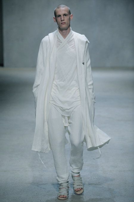 Simple but effective. Flowy Outfit, Damir Doma, Bohemian Style Clothing, Menswear Runway, X Twitter, Future Clothes, Futuristic Fashion, Hippie Outfits, Mens Spring