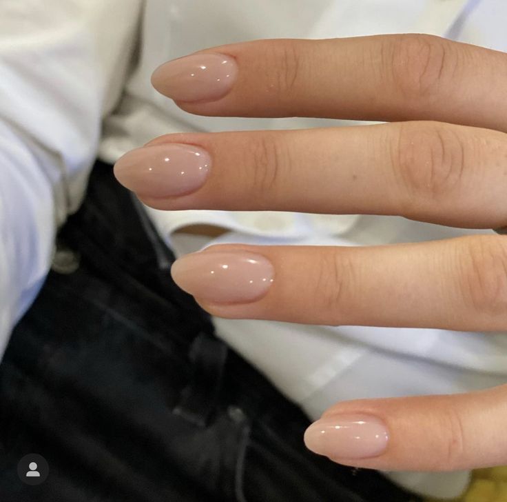 Light French Tip Nails, Nails March 2024, Elegant Nails Classy Simple, Neutral Almond Nails Classy, Classic Nails Ideas, Milky Nails, Nagellack Trends, Casual Nails, Her Nails