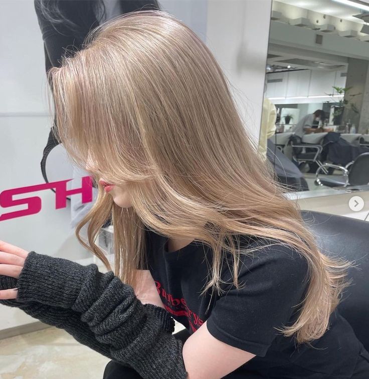 Layer Cut, Beige Hair, Hairstyle Idea, Hair Milk, Hair Color Streaks, Gorgeous Hair Color, Hairstyles For Layered Hair, Honey Blonde Hair, Ash Blonde Hair