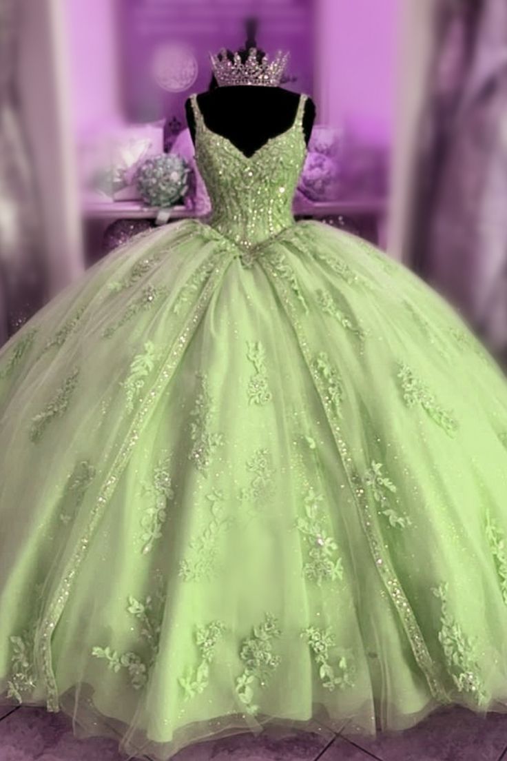 Quince After Party Dress, Green Quince Dress, Princess Tiana Dress, Green Quinceanera Theme, Tiana Wedding, Party Dress Green, Princess Sweet 16, After Party Dress, Green Quinceanera Dresses