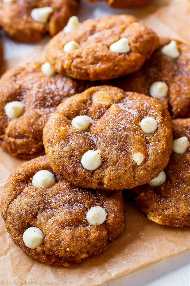 several cookies with white chocolate chips on top