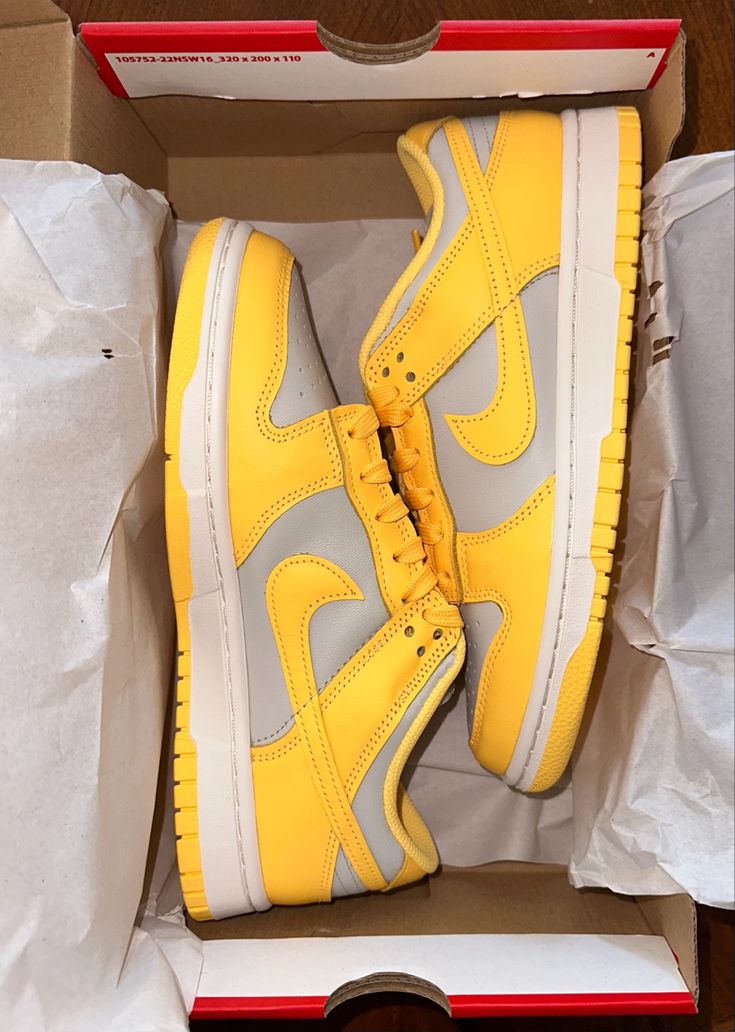 Citron Pulse Dunks Outfit, Dunks Yellow, Yellow Dunks, Nike Dunk Low Yellow, La Christmas, Dunks Outfit, Yellow Nikes, Birthday Inspo, All Nike Shoes