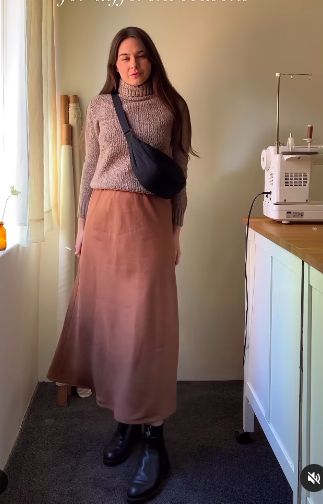 Winter Clo Bias Skirt inspo Clo Bias Skirt, Bias Skirt Outfit, Linen Skirt Outfit, Bias Skirt, Winter Skirt, Skirt Outfit, Linen Skirt, Skirt Outfits, Casual Skirts