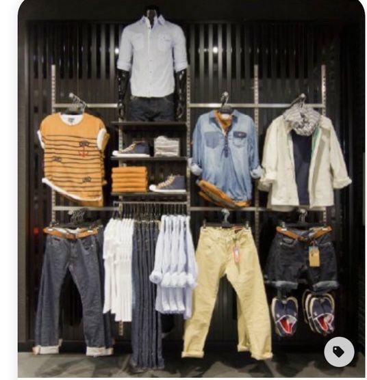 This is an excellent use of space. Each item is exactly the right size. It can accommodate a large amount of inventory without becoming crowded. This display can include both designs and mannequins wearing T-shirts. The outfits are displayed and hung in different outfit orders on this wall display, which has a great layout. Mens Shop Interior Store Design, Clothing Store Displays Men's, Mens Store Display, Men's Clothing Store Design, Retail Layout, Denim Display, Mens Boutique, Boutique Store Displays, Visual Merchandising Fashion