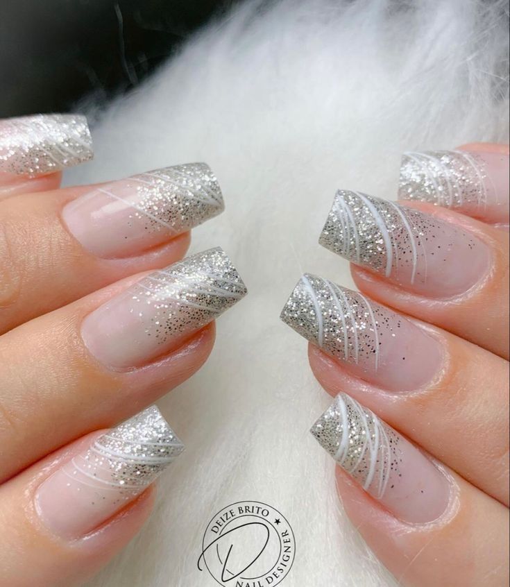 Design With Chrome Nails, Silver And White Nail Designs, Silver Glitter Nail Designs, New Years Nails Glitter, Silver And White Nails, Nail Polish Art Designs, Quick Nail Art, Engagement Nails, Makeup Nails Designs