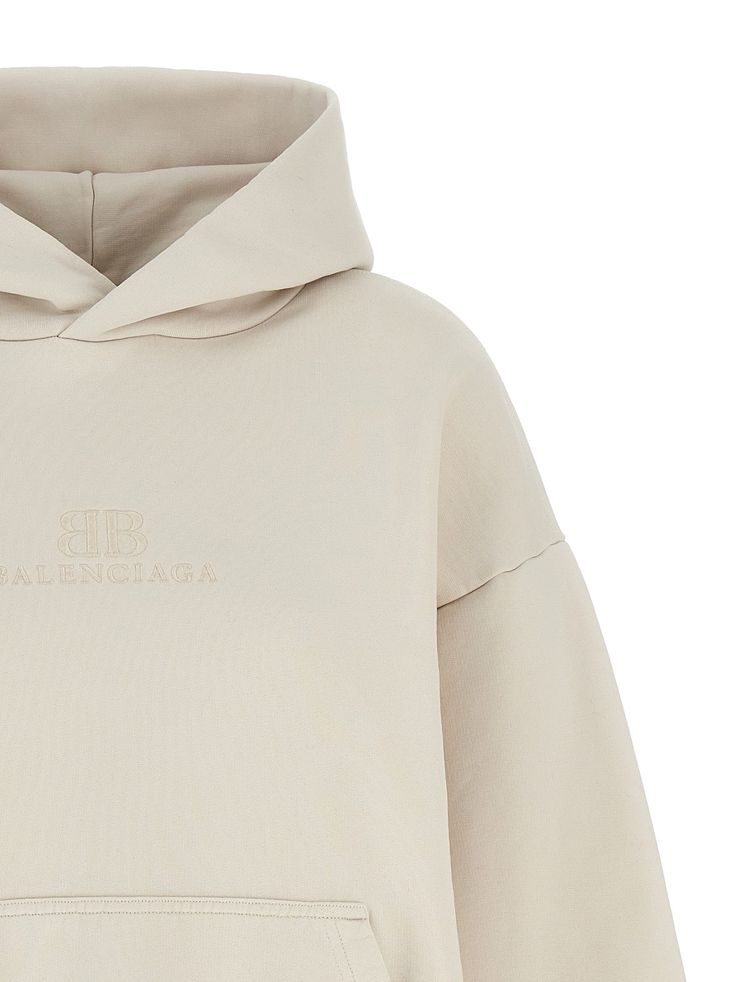 Cotton hoodie with tone-on-tone embroidered logo on the front, kangaroo pocket, long cuffed sleeves.BALENCIAGALogo embroidery hoodieComfort fit Balenciaga Sweatshirt, Cristobal Balenciaga, Women Logo, Valentino Garavani Bag, Balenciaga Women, Spanish Fashion, Embroidery Hoodie, Balenciaga Logo, Versace Shop