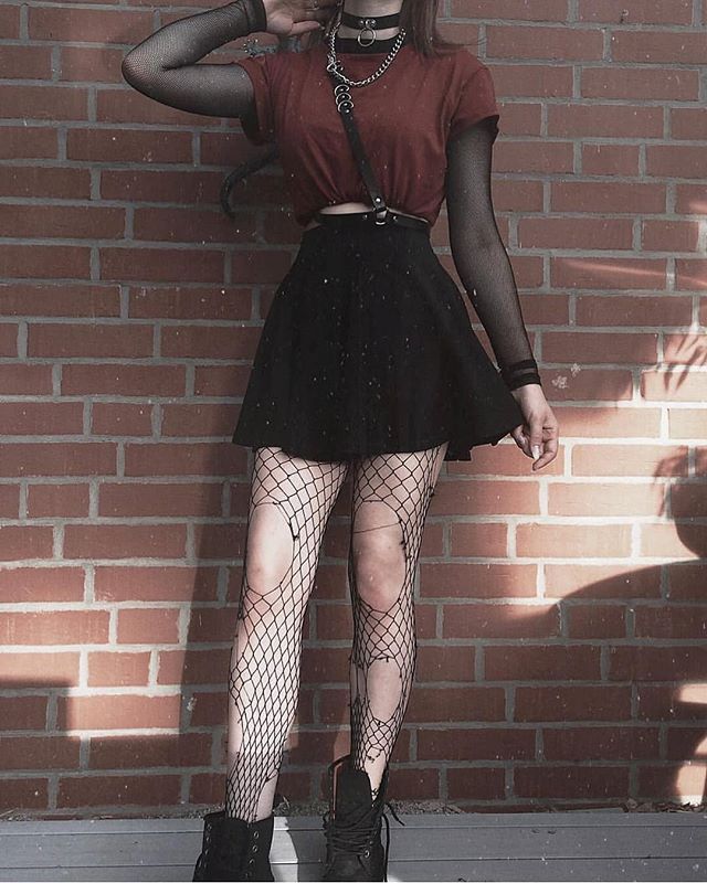 Resultado de imagen para faldas tumblr Vestiti Edgy, Egirl Fashion, Mode Emo, E Girl Outfits, Mode Kawaii, Skirt Diy, Goth Outfit, Mode Grunge, Mode Chanel