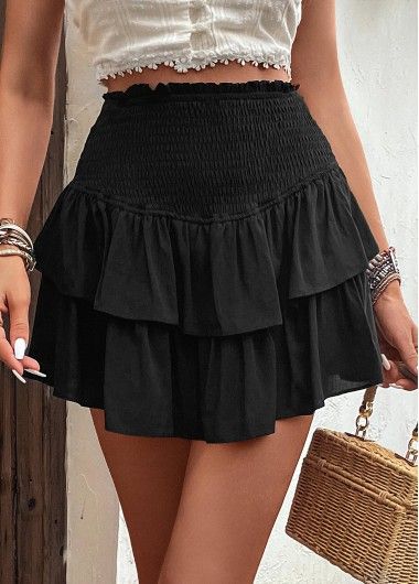 Flowy Skirt Outfit Summer, Short Flowy Skirt, Flowy Skirt Outfit, Black Skirt Outfit Summer, Black Flowy Skirt, Flowy Mini Skirt, Skirt Outfit Summer, Short Skirts Outfits, Black Ruffle Skirt