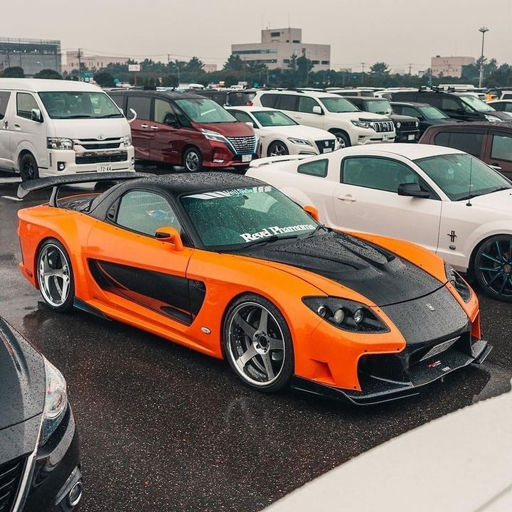 Mazda RX-7 [VeilSide] 🧡  @rui0221rx7  📸 @charlieb.photography #jdm #supercars #rx7 #mazda #iconiccars #car #cars Fast And Furious Mazda Rx7, Hans Rx7, 1997 Mazda Rx7, Mazda Rx5, Veilside Rx7, Rx7 Veilside, Rx7 Mazda, Mazda Rx8, Bike Aesthetic