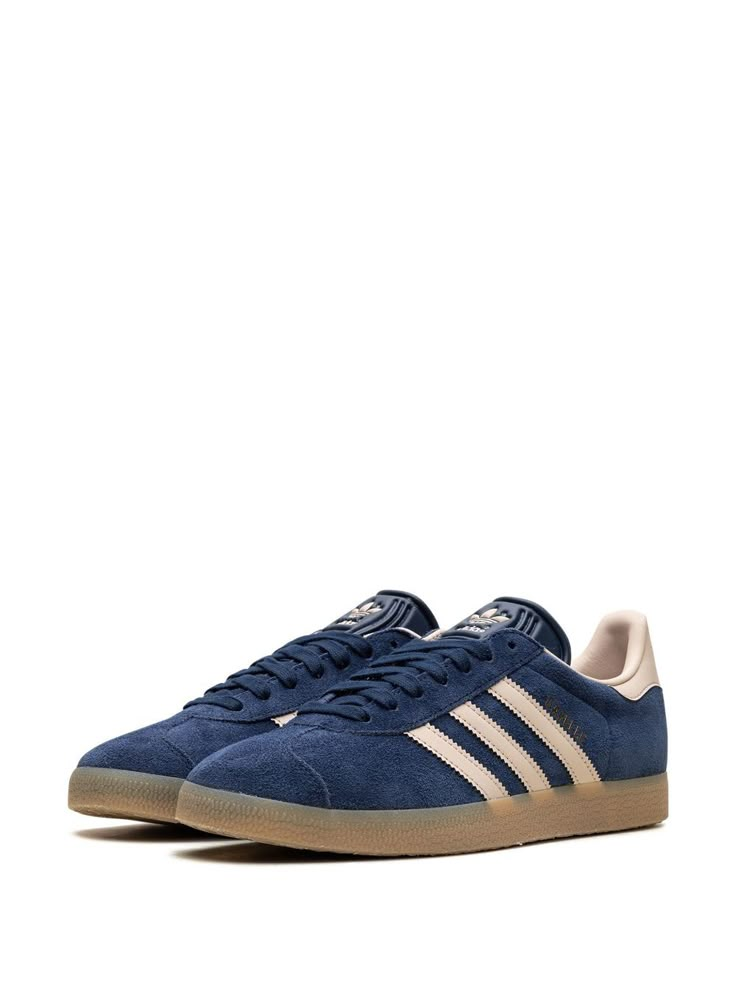 Find ADIDAS Gazelle Night Indigo Sneakers on Editorialist. blue suede signature 3-Stripes logo contrasting heel counter round toe front lace-up fastening logo-debossed tongue branded insole gum-rubber sole These styles are supplied by a premium and authenticated sneaker marketplace. Stocking only the most sought-after footwear, they source and curate some of the most hard to find sneakers from around the world. Blue Gazelle, Pretty Shoes Sneakers, Iconic Bags, Sneakers Blue, Adidas Gazelle, Suede Sneakers, Flat Boots, Christmas Wish, Cute Style