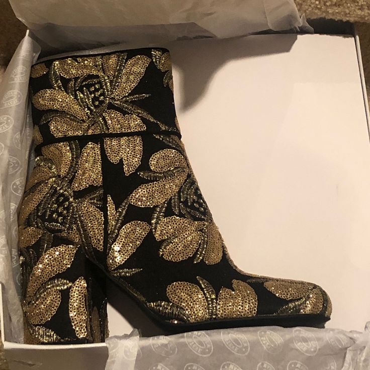 Steve Madden Goldie Gold Sequin Booties Size 8.5. New And In The Box. Formal Embellished Heeled Boots With Round Toe, Evening Almond Toe Booties For Fall, Fall Evening Booties With Almond Toe, Formal Embellished Closed Toe Boots, Embellished Closed Toe Boots For Formal Occasions, Elegant Embellished Block Heel Boots, Embellished Boots With Block Heel For Evening, Embellished Block Heel Boots For Evening, Chic Embellished Boots With Block Heel