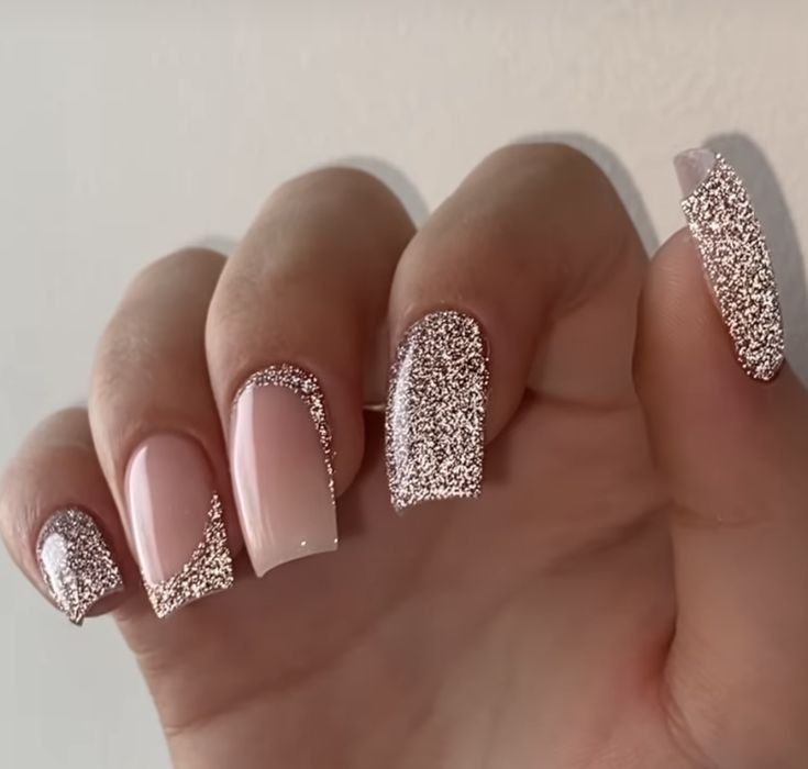 Nail Art Unghie Corte, Blush Nails, Pretty Nail Art Designs, Sparkle Nails, Homecoming Nails, Xmas Nails, Pretty Acrylic Nails, Fancy Nails, Short Acrylic Nails