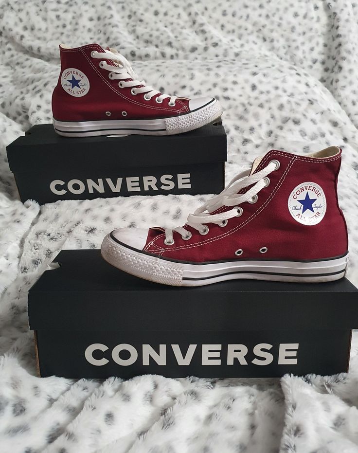 Dark Red High Top Converse, Deep Red Converse, Wine Red Shoes, Wine Red Converse, Wine Red Quince, Dark Red Converse Outfit, Wine Red Outfit, Red Converse Aesthetic, Converse Rouge