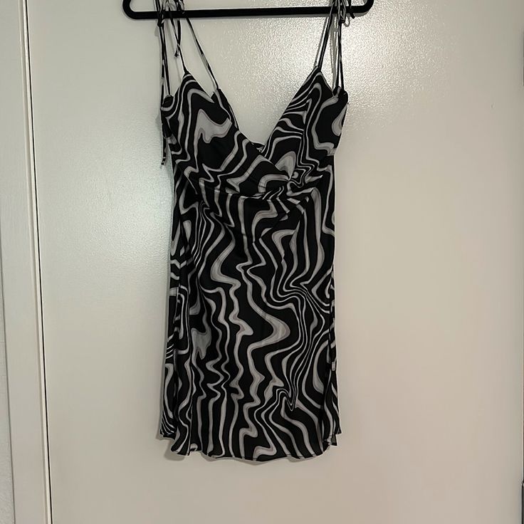 Zara Slip Dress. Never Worn. Wavy Details. Affordable Zara Mini Dress For Date Night, Cheap Stretch Mini Dress By Zara, Cheap Sleeveless Mini Dress By Zara, Zara Slip Dress, Zara Black, Zara Dresses, Colorful Dresses, Slip Dress, Zara