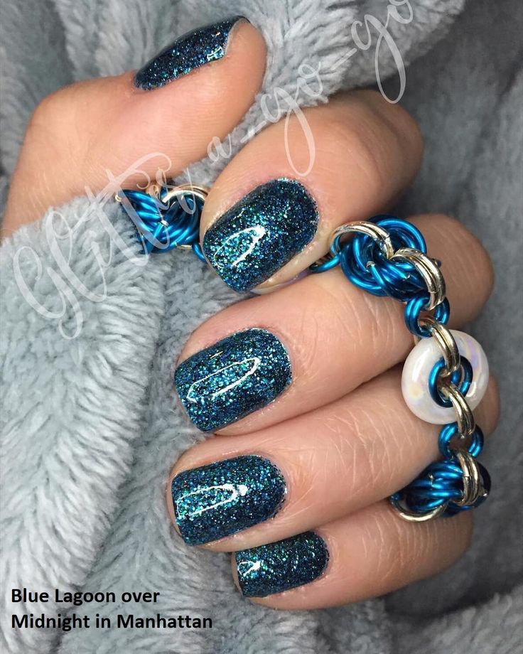 Color Street Blue Lagoon over Midnight in Manhattan Aztec Nails, Pedi Ideas, Nail Color Combos, Glitter Manicure, Hey Beautiful, Glittery Nails, Sassy Nails, Nice Nails, Street Nails