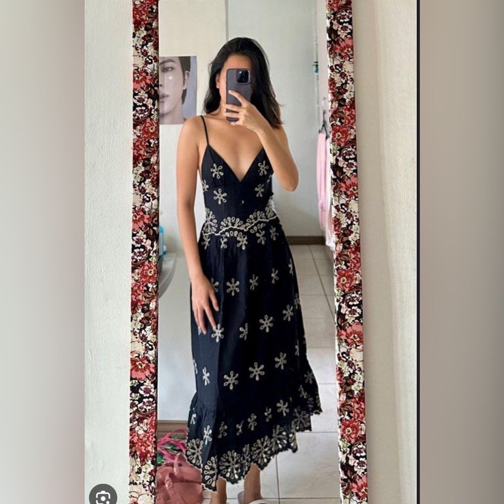 Size M New With Tags Bohemian V-neck Midi Dress For Night Out, Black A-line Beach Dress, Black A-line Maxi Dress For Beach, Chic Black Maxi Sundress, Black Maxi Sundress For Party, Elegant Black Sundress For Vacation, Bohemian Midi Dress For Summer Nights, Black Long Dress For Vacation, Chic Black Sundress For Casual Wear