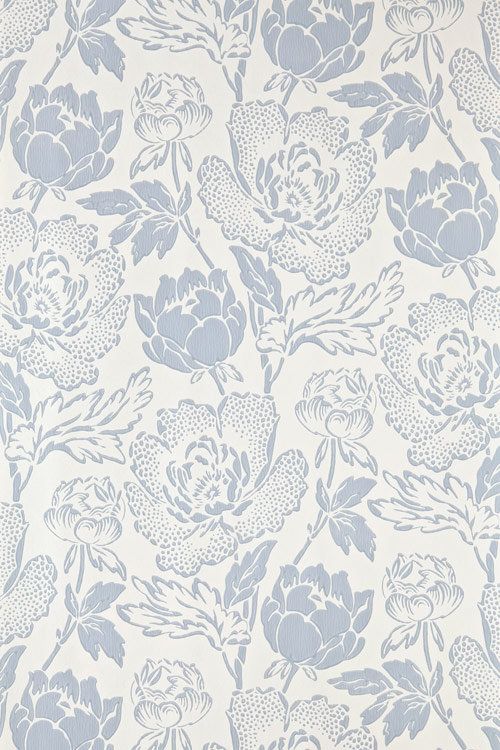 a blue and white floral wallpaper with large flowers on the back half of it