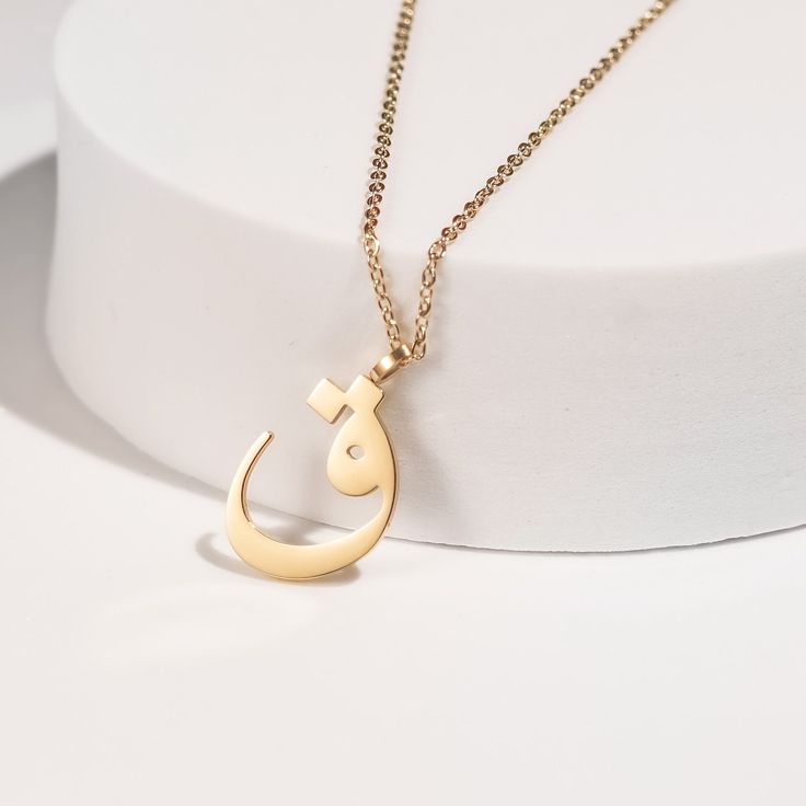 This stunning necklace features a beautifully crafted pendant with a personalized Arabic letter. The elegant design of the letter captures its unique and intricate beauty, making it a focal point of sophistication and charm. The pendant hangs from a delicate chain, perfect for adding a touch of elegance to any outfit. Ideal for everyday wear or special occasions, this necklace makes a meaningful and stylish statement. It also serves as a thoughtful and personalized gift for loved ones, celebrati Personalized Dangle Chain Necklace Gift, Personalized Pendant Name Necklace, Initial Pendant Charm Necklace As Gift For Her, Elegant Initial Pendant Necklace As Gift For Her, Dainty Name Pendant Necklace As A Gift For Her, Elegant Initial Necklace As A Gift For Her, Elegant Locket Necklace For Mom With Round Pendant, Elegant Round Pendant Locket Necklace For Mom, Pendant Charm Necklaces With Adjustable Chain For Mom