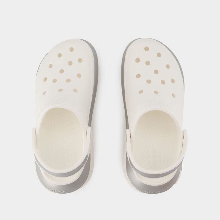 Colour : Blanc - White/SilverMaterial: thermoplasticSole : rubberLining: crosliteClosure: slip-onToe shape: roundHow to size: size large - Sizing: CROCSGender: WomenMaterial: 100% THERMOPLASTIC (EVA)Color: WHITEMade in: VNProduct ID: 210368*Import tax/duty will be calculated at checkout (If applicable) Crocs Mega Crush, White Silver, Large Size, Color White, Slip On, Sandals, White, Color