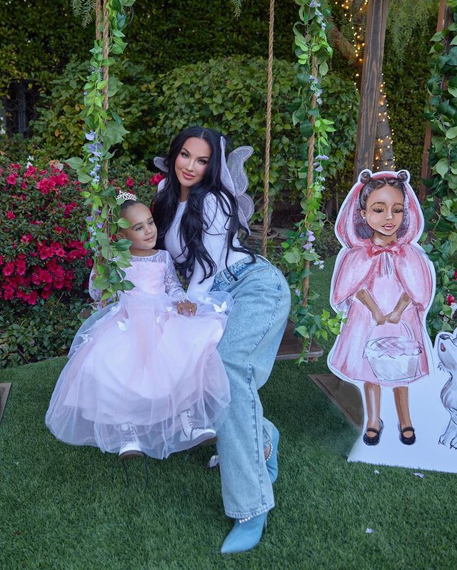 Trish Scully, Natalie Halcro, Famous Kids, Baby Photos, Kids Party, Vision Board, Kids Outfits, Quick Saves