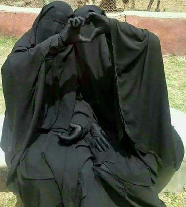 Yabujin Core, Mode Niqab, Old Pc, Chola Style, Niqab Fashion, Hijab Niqab, 3 Sisters, Nice Bikinis, Muslim Women Hijab