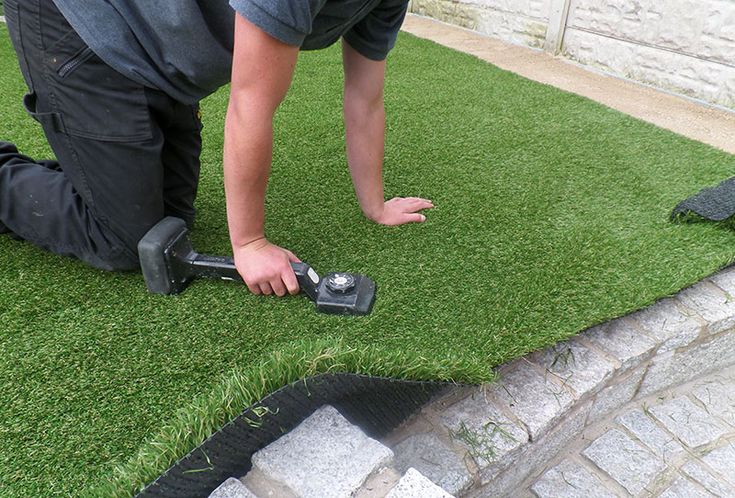 Laying artificial turf on concrete pavers is a simple, yet effective way to give your yard a fresh, modern look. We are often asked whether it is possible to lay artificial lawn on top of concrete paving slabs. The simple answer to this question is that not only is it possible to lay fake grass … Fake Grass Installation, Fake Grass Backyard, Diy Artificial Turf, Laying Artificial Grass, Concrete Paving Slabs, Best Artificial Grass, Installing Artificial Turf, Grass Installation, Turf Installation