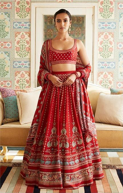 Traditional Indian Clothes - Buy Festive Attire Traditional Indian Dress Online - Anita Dongre Anita Dongre Lehenga, Orang India, Indian Outfits Lehenga, Anita Dongre, Traditional Indian Dress, Gaun Fashion, Red Lehenga, Indian Bridal Dress, Lehenga Collection