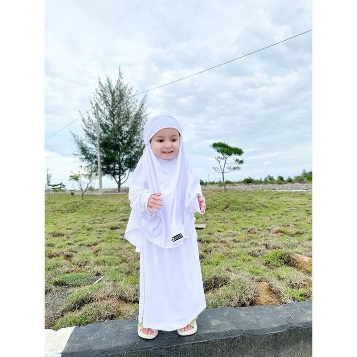 Assalamualaikum mom..  Alhamdulillah  the best seller FK Aisyah Set is now ready again with a new color and ready from a small size too ...  ❤️ Let's teach your little one to wear a headscarf from an early age ❤️ . ️ New FK Aisyah set made of premium jersey material ️Short sleeve loose shirt with Japanese zipper on the back  ️The khimar blends with the arm and can be used as a veil at the same time .  Detail size French Khimar Aisyah Set *size S 1-2 years Bust 30 cm Dress length 60 cm  *size M 2 Modest White Khimar For Eid, Traditional White Long Sleeve Khimar, White Long Sleeve Modest Khimar, Traditional White Hijab For Eid, French Khimar, Baby Girls Dresses, Girls Robes, Loose Shirt, Loose Shirts