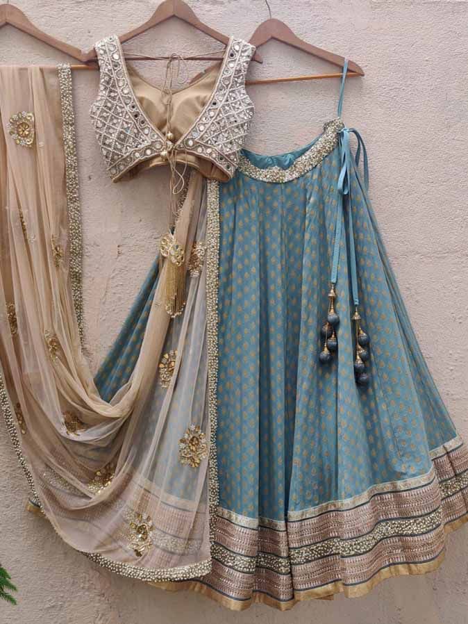 Summer wedding look done right in this fresh greenish blue butti georgette lehenga in intricate gota, sequin and zari work border detailing. It is paired with our signature mirror and pearl hand embroidered blouse and a nude soft tulle dupatta with gota hand work. Nude Lehenga, Silk Lehenga Designs, Lehenga With Mirror Work, Hand Embroidered Blouse, Gold Lehenga, Simple Lehenga, Georgette Lehenga, Indian Outfits Lehenga, Lehenga Designs Simple