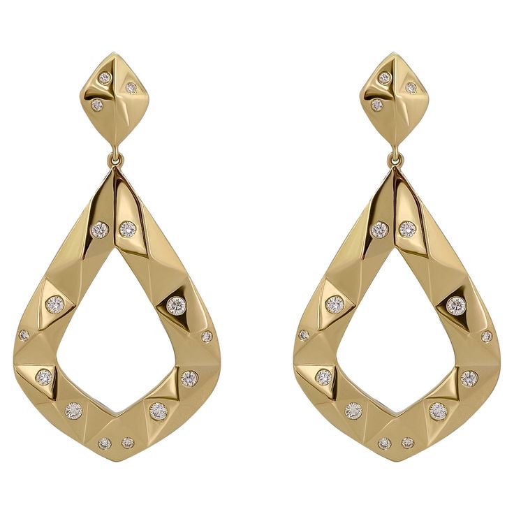 These earrings are part of the ORIGAMI collection. They were inspired by geometric aesthetics giving the earrings texture and dimension. The earrings are made with solid 18k yellow gold and a high polished shine. 30pcs of sprinkled F color diamonds ranging from 1.2mm to 2.0mm complete this look. Every attention to detail came to mind when creating these earrings. The back of the earrings were also designed with an open back and geometric lines to catch the light to let the diamonds sparkle. Its Modern Hoop Earrings, Sapphire And Diamond Earrings, Pearl Jewels, Wedding Rings Round, Vvs Diamond, Yellow Gold Earrings, Gold Earrings Designs, Yellow Gold Earring, Flower Earrings Studs