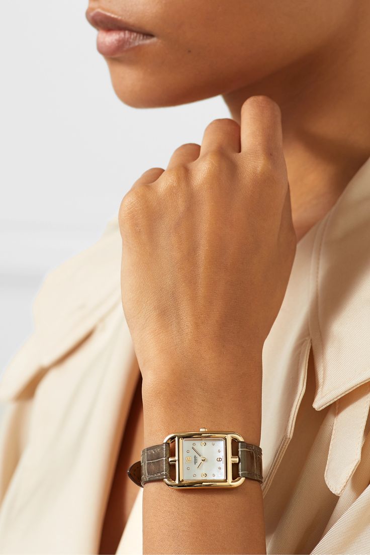 Hermès - Cape Cod watch Facial Scrub Recipe, Jacquemus Dress, Art Deco Watch, Hermes Watch, Beautiful Objects, The Hours, Classic Brown, Jewelry Essentials, Chic Jewelry