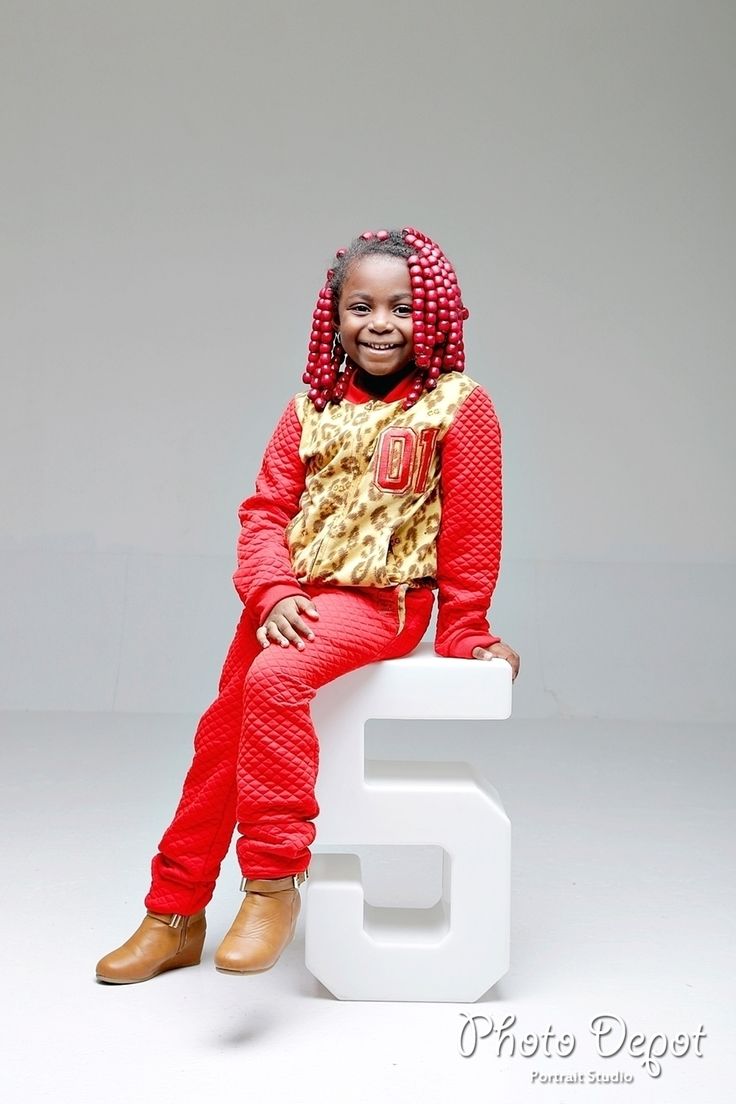 5 Year Old Photo Shoot Pea Photography, Photography Studio Setup, Pro Photography, Photography Things, Professional Photo Shoot, Studio Poses, Photoshoot Studio, Birthday Shoot, Birthday Photography