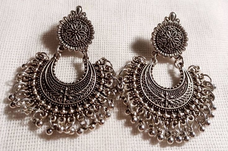 Beautiful Jhumkas One of a kind Very well made and beautiful Excellent condition These hang 2.5 inches Very beautiful design Rustic silver color Handmade and sturdy Jhumka Earrings, Sewing Basics, Rustic Design, Chicago Il, Silver Color, Beautiful Design, Etsy Earrings, Chicago, Sewing