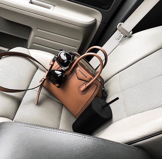 Givenchy Antigona mini bag brown Givenchy Bag Outfit, Black Handbag Outfit, Designer Handbag Storage, Car Bags, Antigona Mini, Bag Styling, Mini Antigona, Bags 2024, Mini Outfit