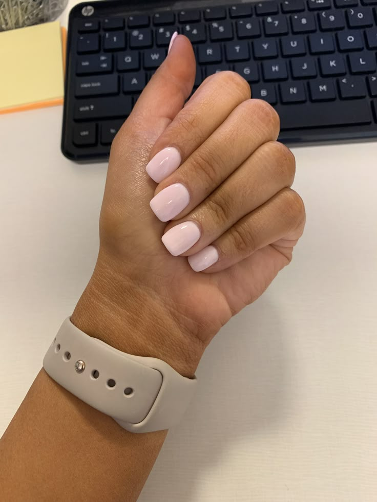 Dip Powder Natural Nails Colors, Dip Powder With Designs, Dip Powder Nails Natural Nail, Pink White Dip Nails, Spring Nail Dip Colors 2023, Sns Dipping Powder Nails Pink, Short White Pink Nails, Nail Ideas Powder Dip, Short Dip Powder Nails Summer 2023