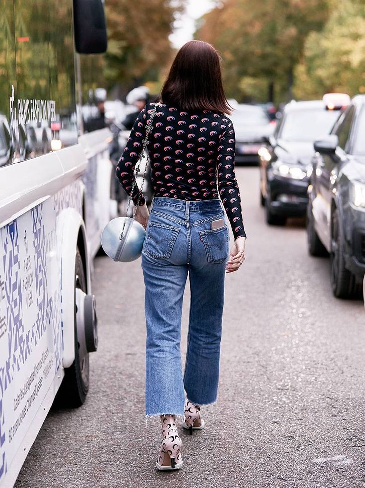 7 Rules for Wearing Cropped Flared Jeans | Who What Wear Flare Jeans Outfit Vintage, Ankle Crop Jeans Outfit, How To Wear Cropped Flare Jeans, Cropped Flair Jeans Outfit Winter, Flare Ankle Jeans Outfit, Cropped Jeans With Socks, Crop Kick Flare Jeans Outfit, Bell Bottom Jeans Shoes, Kick Crop Jeans Outfit Winter