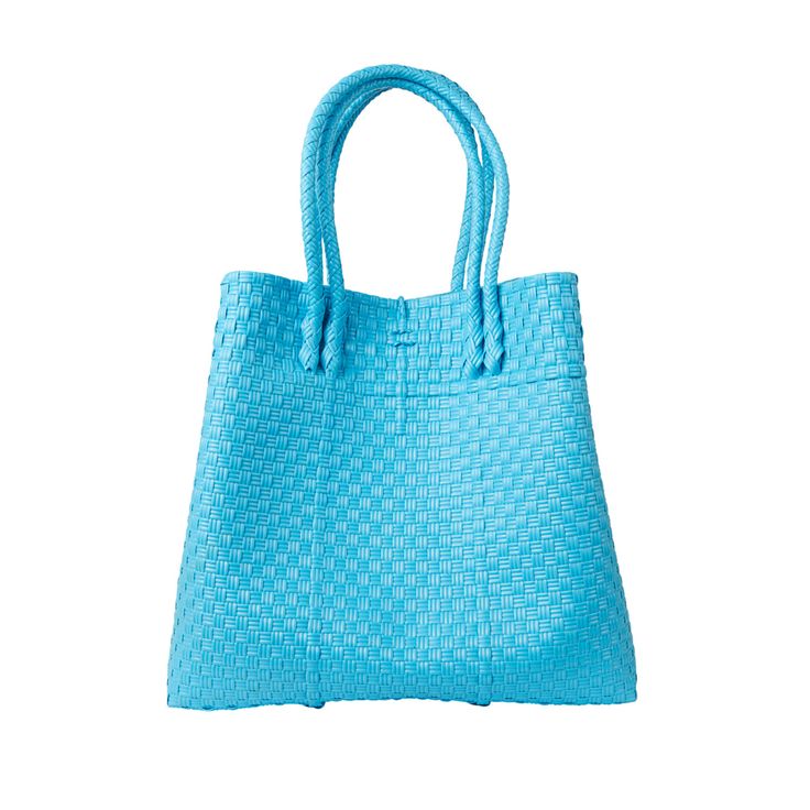 Maxi Piper Tote in Blue- The Well Appointed House Casual Reusable Beach Bag For Shopping, Casual Blue Packable Beach Bag, Eco-friendly Reusable Beach Bag For Shopping, Blue Lightweight Tote Bag, Lightweight Blue Beach Bag, Packable Blue Rectangular Shoulder Bag, Casual Recyclable Bucket Bags, Blue Summer Packable Bag, Blue Double Handle Beach Bag For Travel