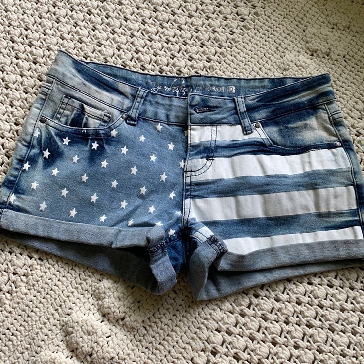 Never Worn Casual Bottoms With Flag Print For Beach, Casual Flag Print Bottoms For Beach, Casual Beach Shorts With Flag Print, Casual Beach Bottoms With Flag Print, Blue Jean Shorts With Built-in Shorts For Beach, Casual Shorts For 4th Of July Beach, Casual Beach Shorts For 4th Of July, Casual Beach Bottoms For 4th Of July, Summer Vacation Flag Print Bottoms