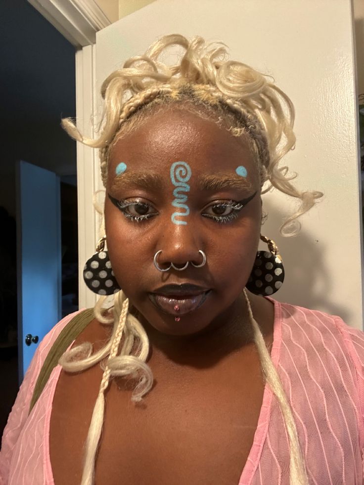 #thora Black Ppl Makeup, Fairy Body Makeup, Aura Makeup Look, Masculine Fairy Makeup, Black Fairy Makeup, Fairy Makeup On Black Women, Earthy Makeup Looks, Spiritual Makeup, Dark Skin Fairy Makeup