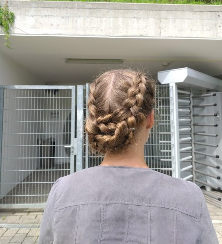 Yelena Braids, Yelena Hairstyle, Yelena Belova Hairstyle, Pretty Hair Aesthetic, Pompadour Ponytail, Hair Braids For Short Hair, Afro Bob, Bouffant Bun, Soccer Hairstyles