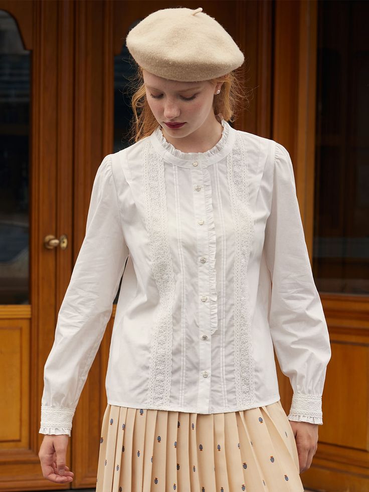 Get this artistic vintage style blouse in Simple Retro. 2020 fall fashion trends--Retro style. Vintage Style Blouses, Blouse Simple, Simple Retro, White Lace Blouse, Pre Fall Collection, Style Blouse, Cotton Blouse, Black Friday Shopping, Fall Fashion Trends