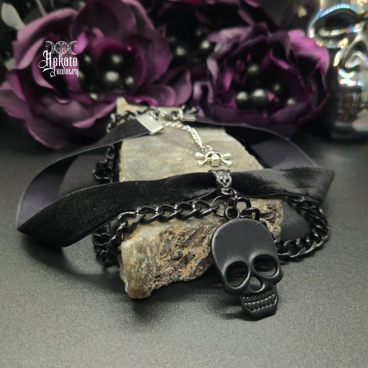 Black Skull Layered Choker Alternative Style Halloween Jewelry As A Gift, Edgy Jewelry For Halloween Gift, Skull Print Party Jewelry, Black Gothic Jewelry With Skull Print, Black Witchy Jewelry For Alternative Fashion, Gothic Adjustable Jewelry For Alternative Fashion, Black Punk Jewelry With Skull Print, Emo Black Skull Jewelry, Gothic Jewelry With Skull Print For Gift