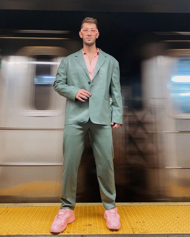 Pink Suit Men, Green Pants Men, Pink Vest, Summer Capsule, Green Suit, Pink Suit, Summer Capsule Wardrobe, Pink Men, Androgynous Fashion