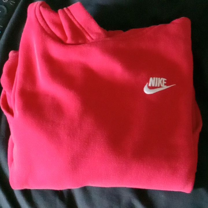 Worn A Couple Times Brand New Condition Nike Sweatshirts Vintage Pink, Nike Sweatshirts Amazon, Nike Hoodies Woman, Nike Hoodie Sweater, Vinted Nike Hoodie, Nike Vintage Hoodie Women, Cheap Nike Sweatshirts, Nike Fire Sweatshirt, Nike Tech Fleece Womens Red