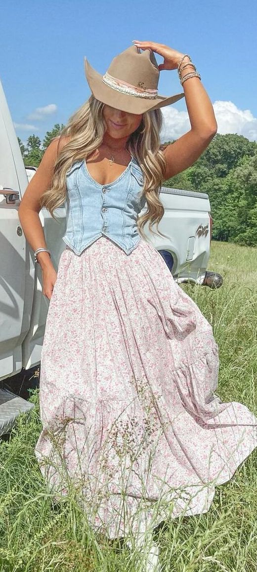 Southern Charm Outfits Classy, Southern Mama Outfits, Southern Chic Fashion, Cheyenne Montgomery Outfits, Western Date Night Outfit Summer, Wyoming Outfit Spring, Western Senior Pictures Outfit Country, Southern Bell Outfits, Unique Vintage Outfits