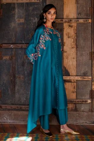 Shop for Shikha Mehta Green Silk Chanderi Tunic And Pyjama Set for Women Online at Aza Fashions A Line Kurti, Indian Fashion Trends, Boutique Dress Designs, Silk Tunic, Dress Images, Indian Fashion Designers, Indian Attire, Thread Embroidery, Embroidered Tunic