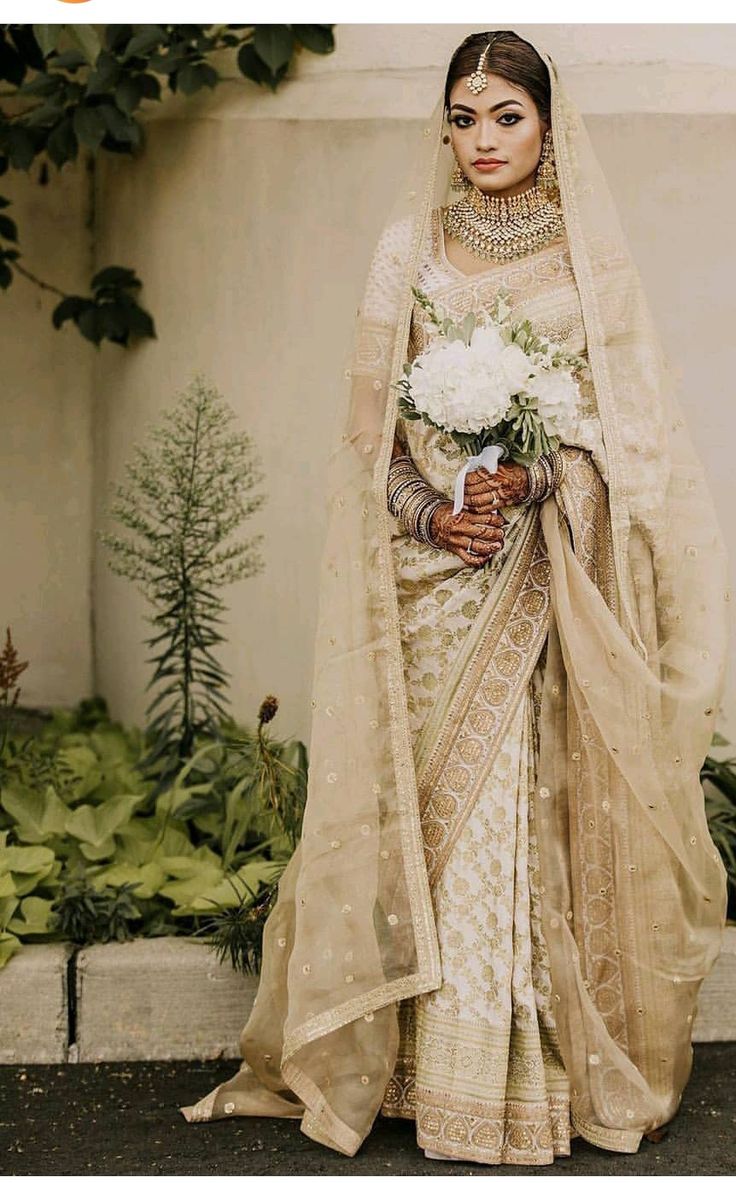 Nikah Outfit, Sabyasachi Sarees, Golden Saree, Sabyasachi Bride, Muslim Brides, Bengali Bride, Muslim Bride, Red Lehenga, Indian Bridal Dress