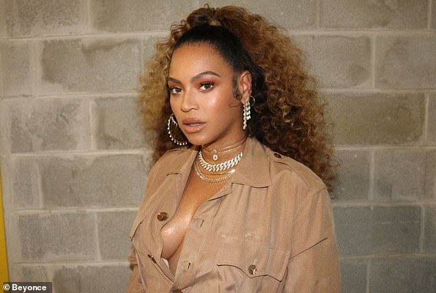 Beyonce Brown Hair, Beyonce Ponytail, Curly Half Up Half Down, Beyonce 2013, Beyonce Hair, Sun King, Blonde Ponytail, Half Ponytail, Instagram Queen